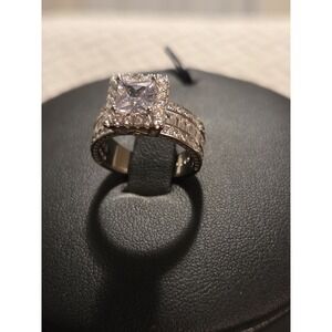 925 silver cocktail ring CZ stones size 9